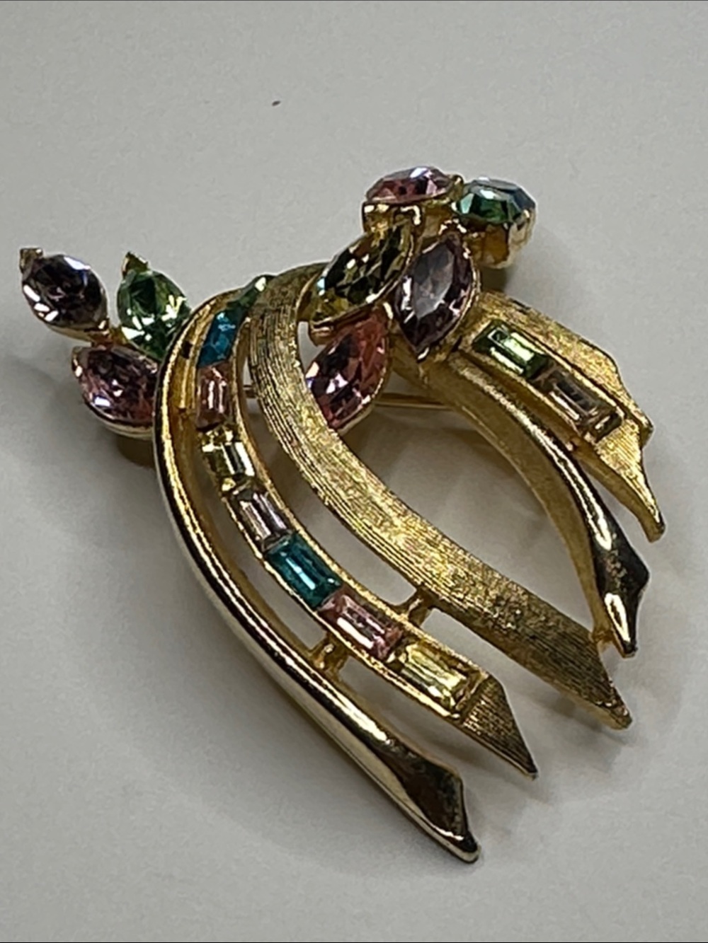 Textured Gold-Tone Metal Multicolor Rhinestone Leaf Vintage Brooch -2 1/2”